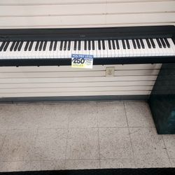 YAMAHA P158 KEYBOARD