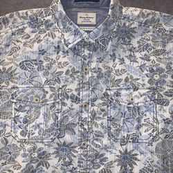Tommy Bahama Size Medium Floral Tropical Hawaii White Blue Short Sleeve Shirt 🌴