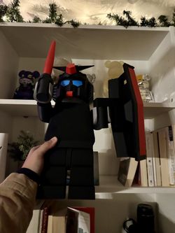 GIANT LEGO GUNDAM FIGURE