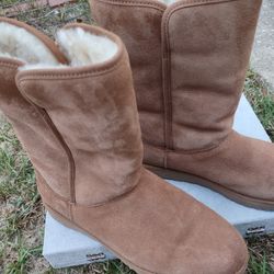 Women's UGG boots Chestnut color Size 8.5