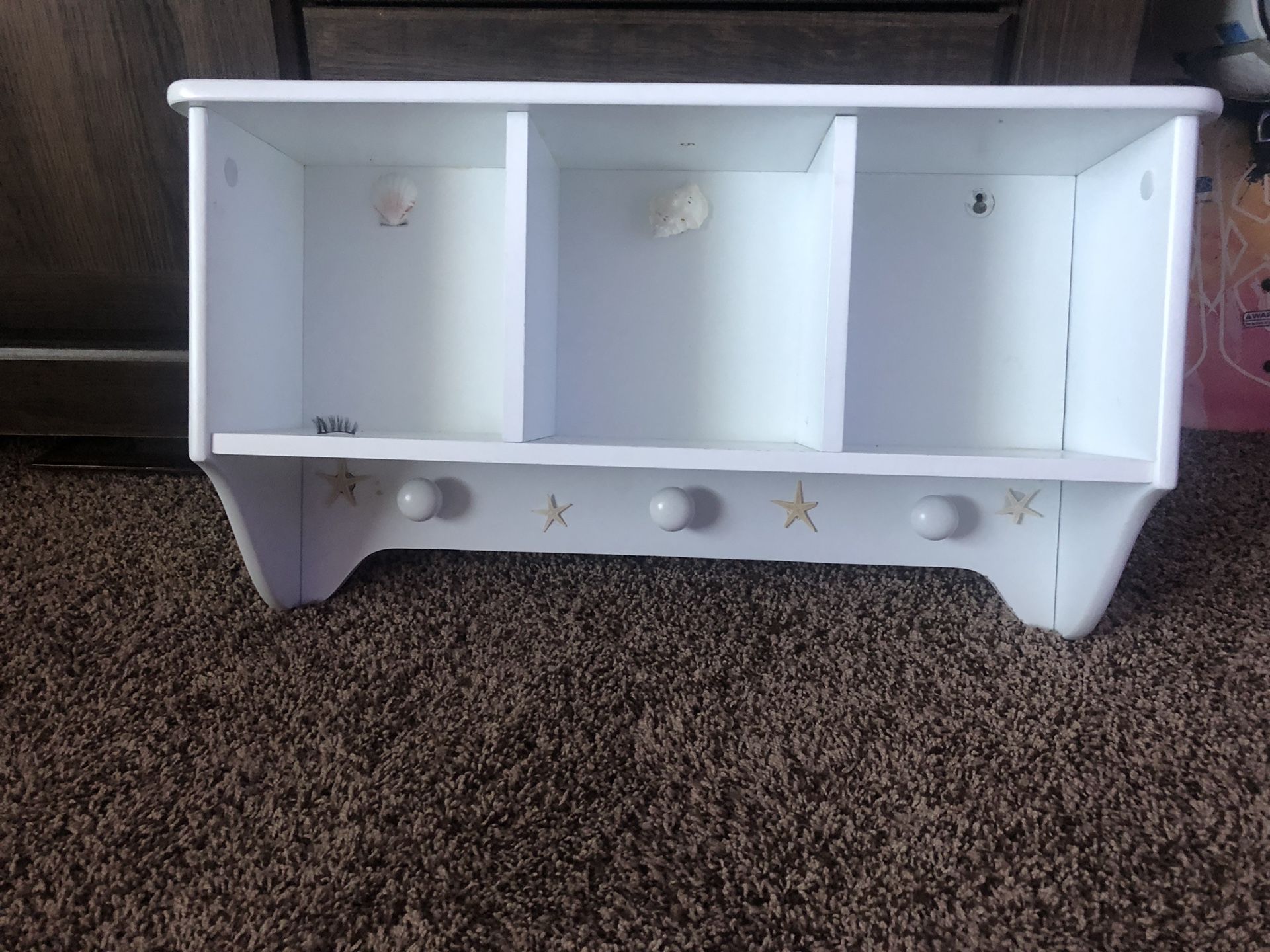 White wall shelve 22x15