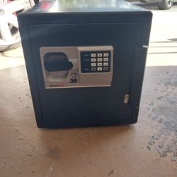 Small Fireproof Sentry SAFE (with keypad combination and manual key)