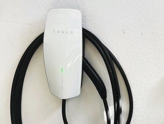 Tesla Universal Wall Connector