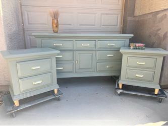 3pc  Bedroom Set by Broyhill