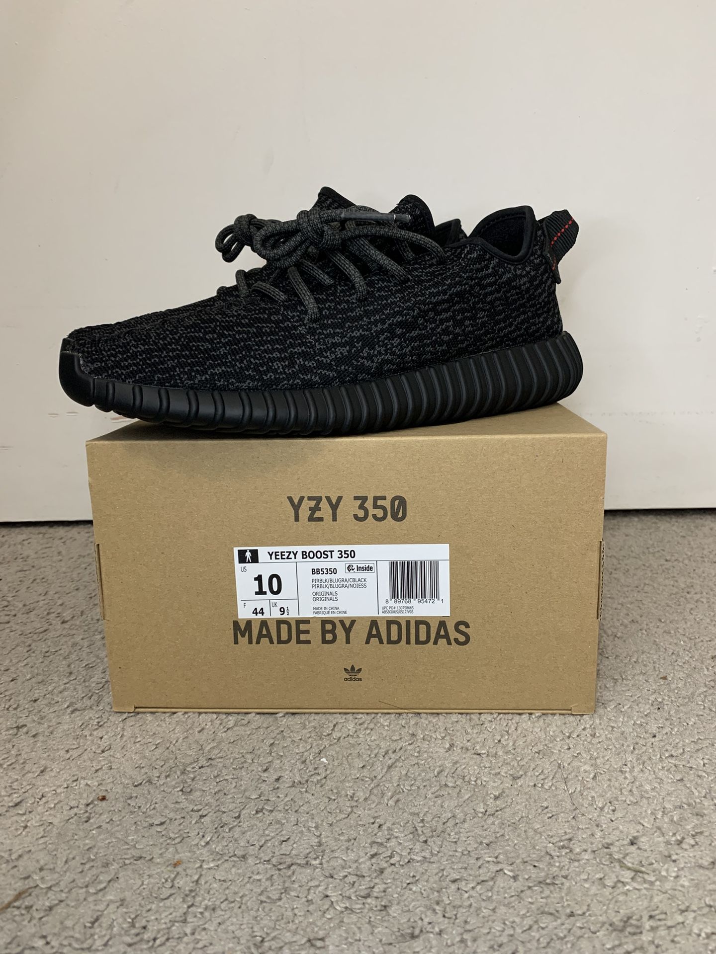 ADIDAS YEEZY 350 PIRATE BLACK SIZE 10