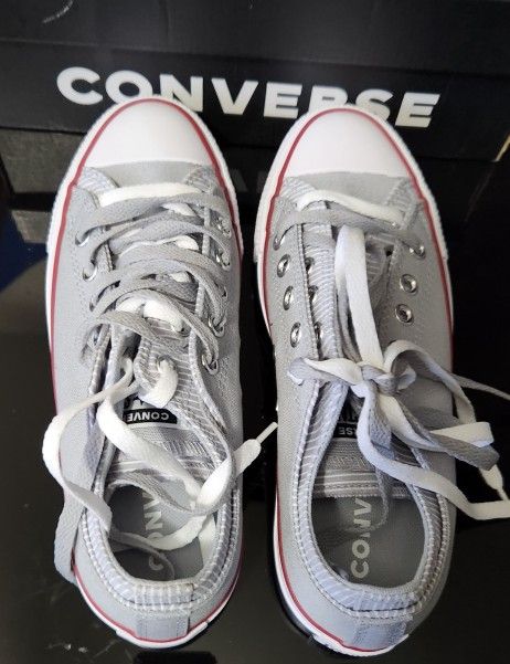 Size 8 NEW Womens Converse