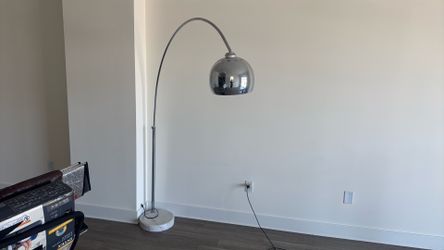 Floor lamp. (FREE)