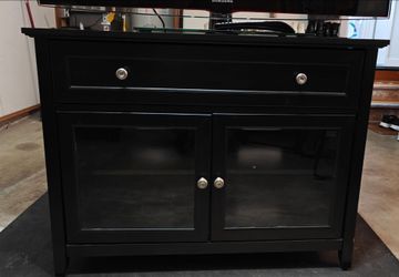 Cabinet / Hutch