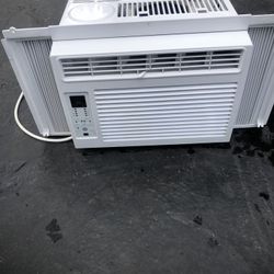 Very Good Condition GE Air Conditioner 