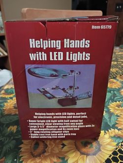 Magnifying light with alligator clips
