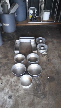 Cake molder