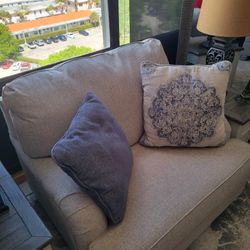 Oversized Arm Chair With 2 Throw Pillows