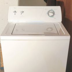 WASHING MACHINE 110V EXCELLENT CONDITION AND VERY CLEAN 