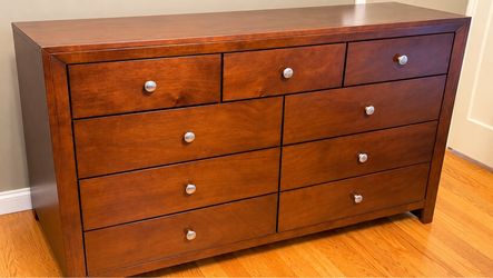 Wood Dresser with 9 Drawers