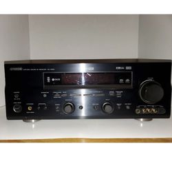 YAMAHA RX-V657 7.1 Channel 700 Watt Stereo Receiver NO REMOTE IS INCLUDED (Good condition)
