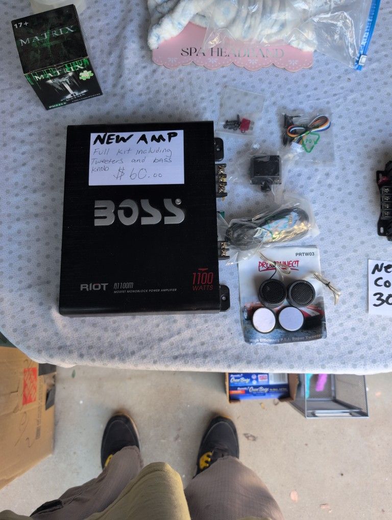 Boss R1100M Watt Riot Amplifier With Bass Knob And Tweeters