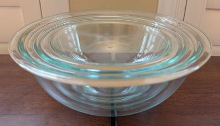 Pyrex Glass Mixing Bowl Set