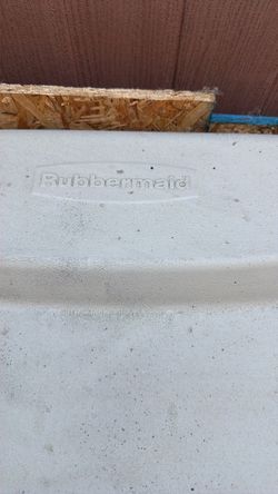 Rubbermaid Storage Container