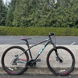 GT Laguna Pro Mountain Bike – 27.5” wheels (Medium Frame) Aluminum Bicycle