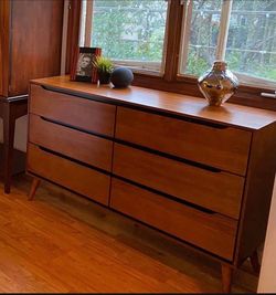 New 58’ Mcm dresser / free delivery