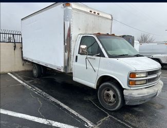 Chevy box truck 15 foot