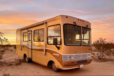 Safari Trek Class A Motorhome RV