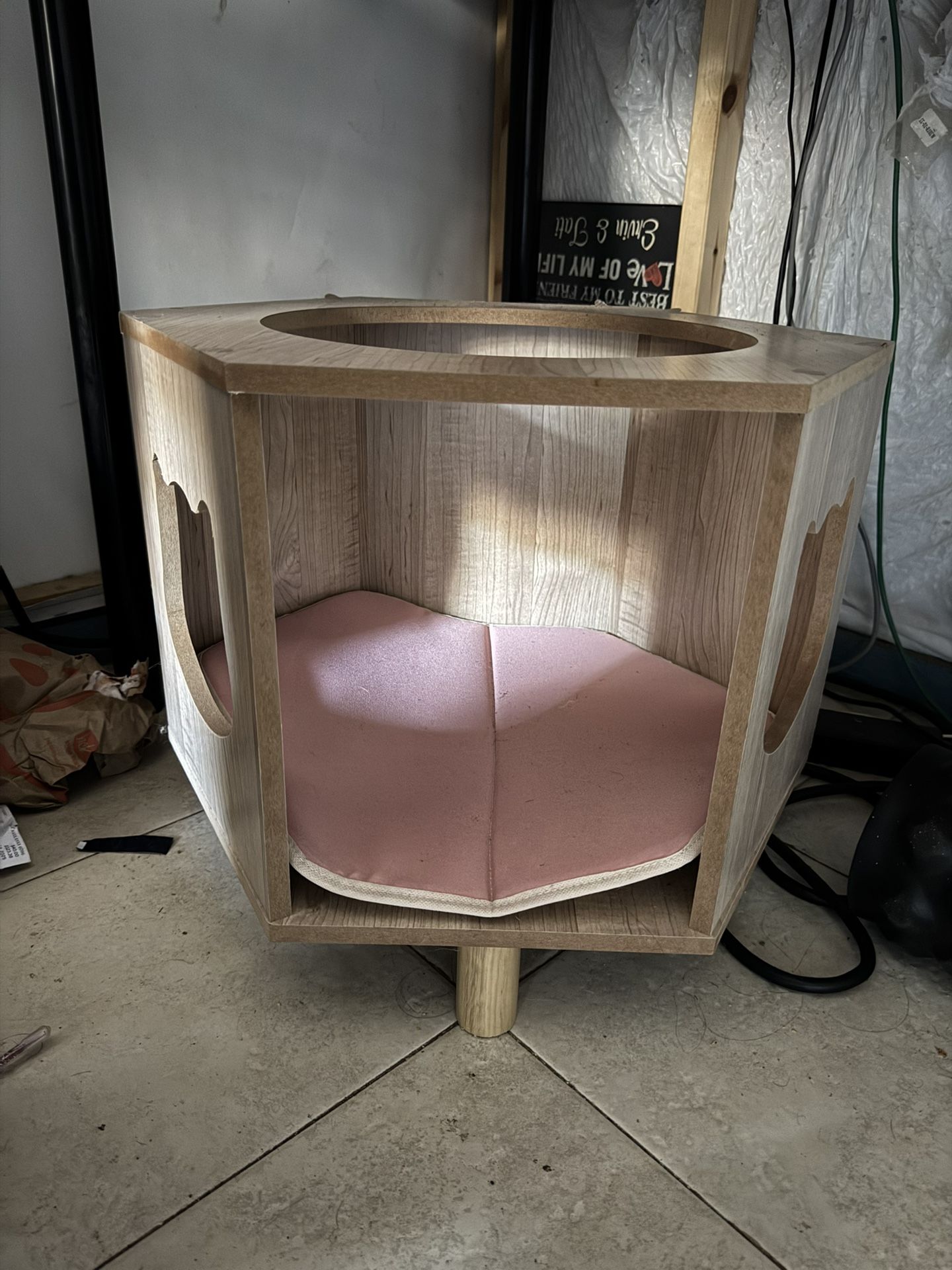 Cat / Dog Wood House