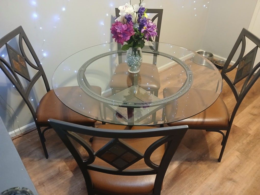 Kitchen Table And Matching End Table 
