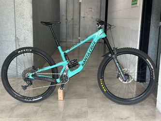 2019 Santa Cruz Bronson Carbon large mountain bike