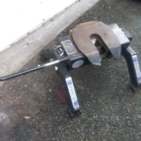 Fifth Wheel Hitch/PBW industries Inc