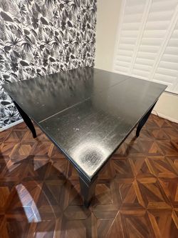 Counter height expandable table