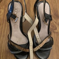 Kayleen Black & Gold Wedge Sandals – Size 6