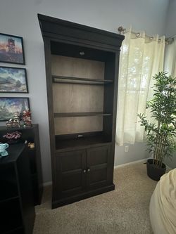 3-Tier Bookshelf with additional storage