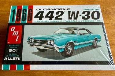 AMT 1966 Oldsmobile 442 W-30 Hardtop Model Kit