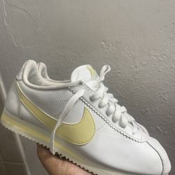 Nike Classic Cortez Leather Summit White Yellow very rare Rare - Womens Size 7.5