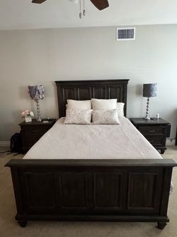 Queen bed and 2 nightstands living spaces