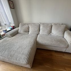 Lindyn Ivory COUCH