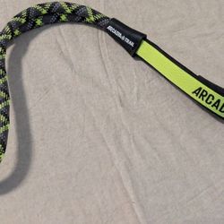 Arcadia Trail Paracord Leash Large Nylon Black/Yellow with Carabiner