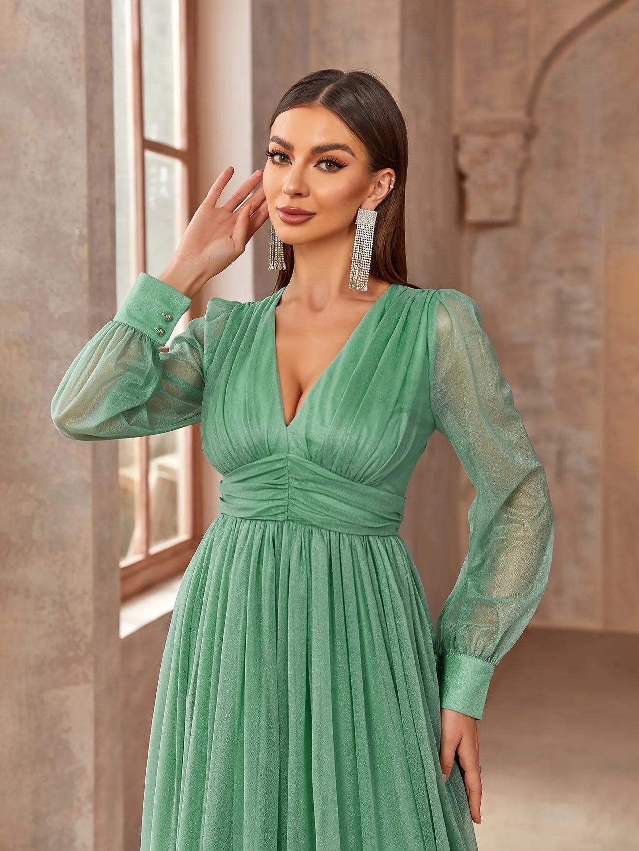 Elegant Green Long Sleeve Evening Gown – Flowy Maxi Dress with V Neck for Formal Events & Weddings Xs