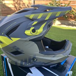 New Dirt Bike Helmet Medium 57-58 cm