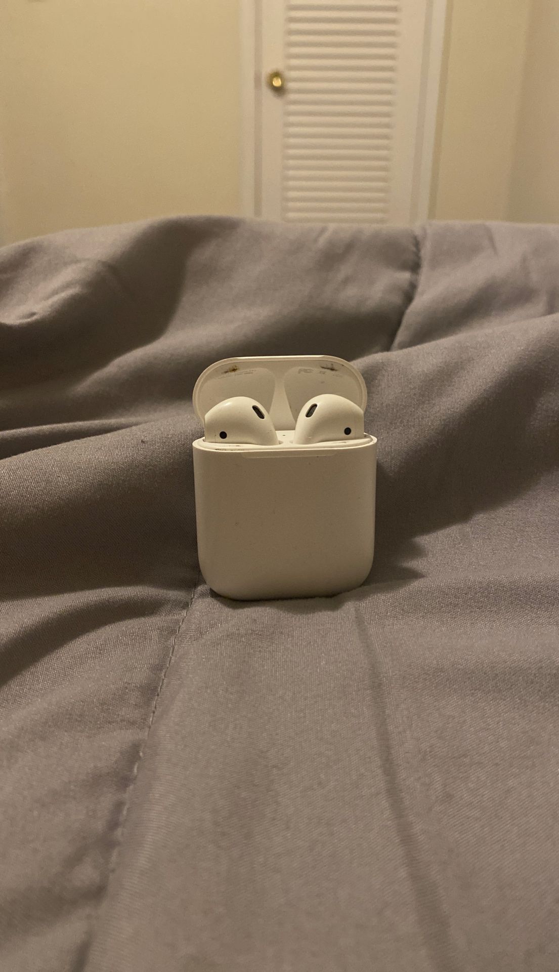 AirPods with rechargeable case (gen 2)