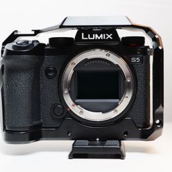 Panasonic Lumix S5 + 20-60mm Lens + Cage