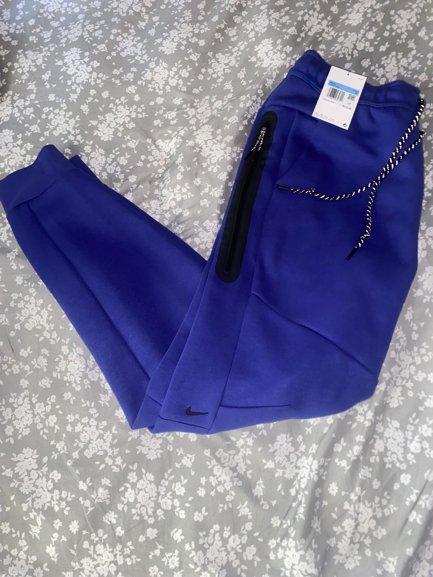 nike tech fleece bottoms size medium
