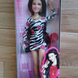 nickelodeon VICTORIOUS  Tori DOLL- NEW