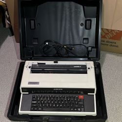 Vintage 1970's Electric Typewriter 