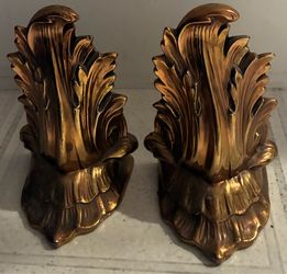 Bookends, Acanthus Leaf, Metalware w/felt bottom by Philadelphia https://offerup.co/faYXKzQFnY?$deeplink_path=/redirect/. 6” tall.Solid and heavy.