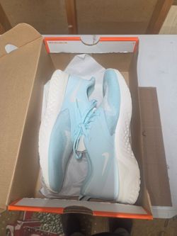 Brand new womens size 8 Nike Odyssey React 2 Flyknit Women's Size 8