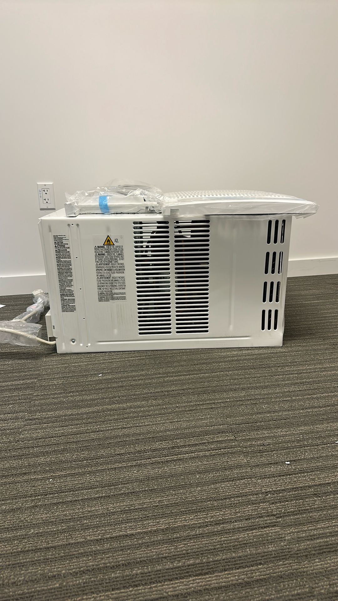 LG Room Air Conditioner with Heat – 23,000 BTU (Cooling) / 12,000 BTU (Heating)