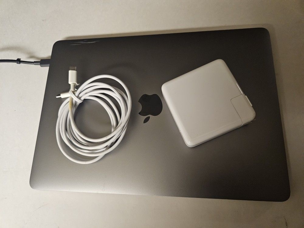 Macbook Pro 16gb Ram i5 13" Screen 2020