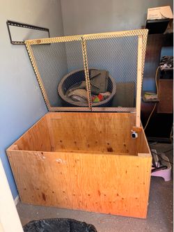 5x5 Chicken Brooder w/ Heating Plate – Like New – $175 OBO